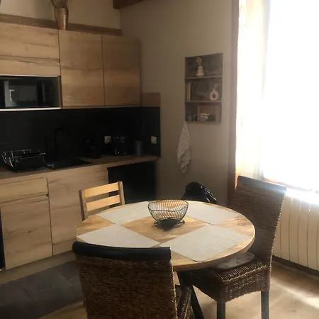 La Pierre De Lave Le Corsaire *